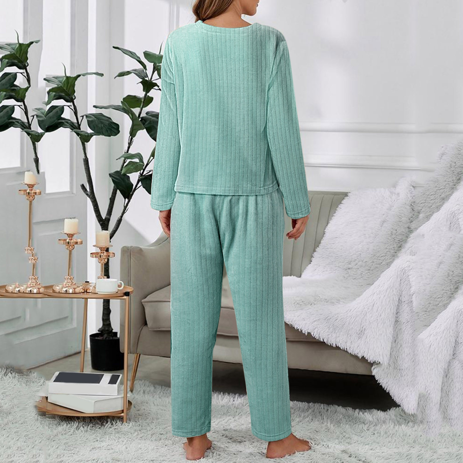 thumbnail image 3 of Conjunto de pijama de felpa coral para mujer: camiseta de manga larga y pantalón, estampado con letras, dos piezas informales., 3 of 7